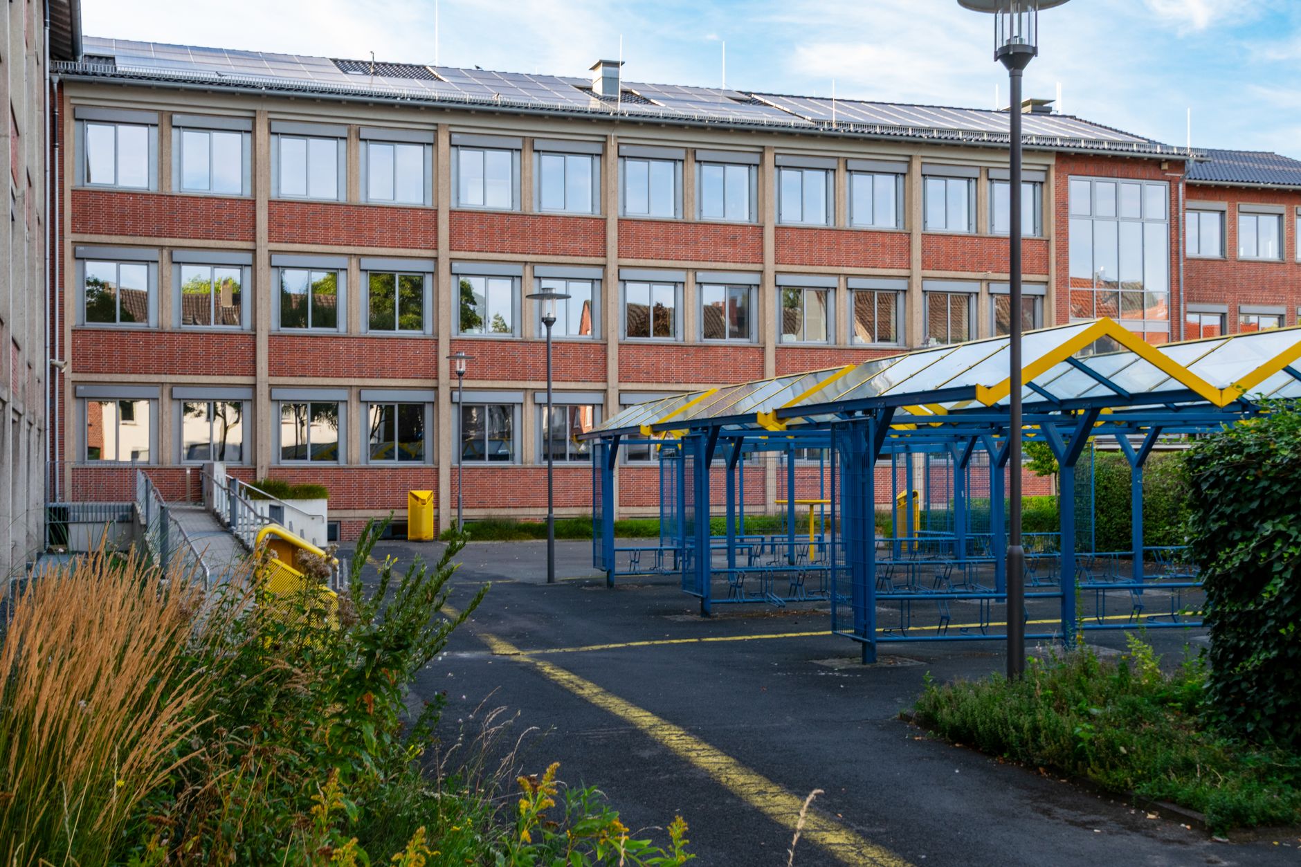 Energie-Campus Großgebäude — Dachfläche mit Photovoltaik
