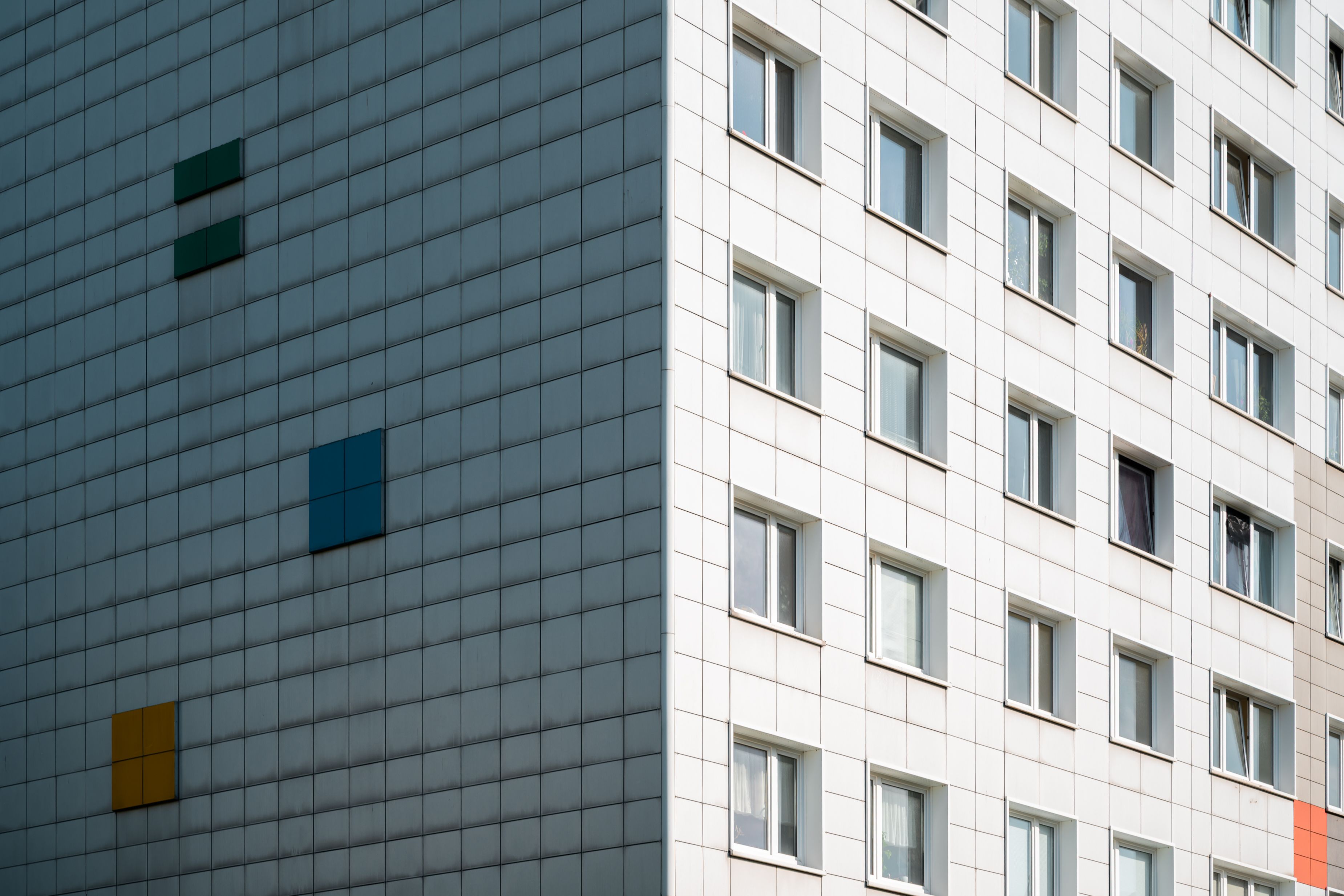 Mehrfamilienhaus serielle Sanierung — vorgefertigte Fassadenmodule
